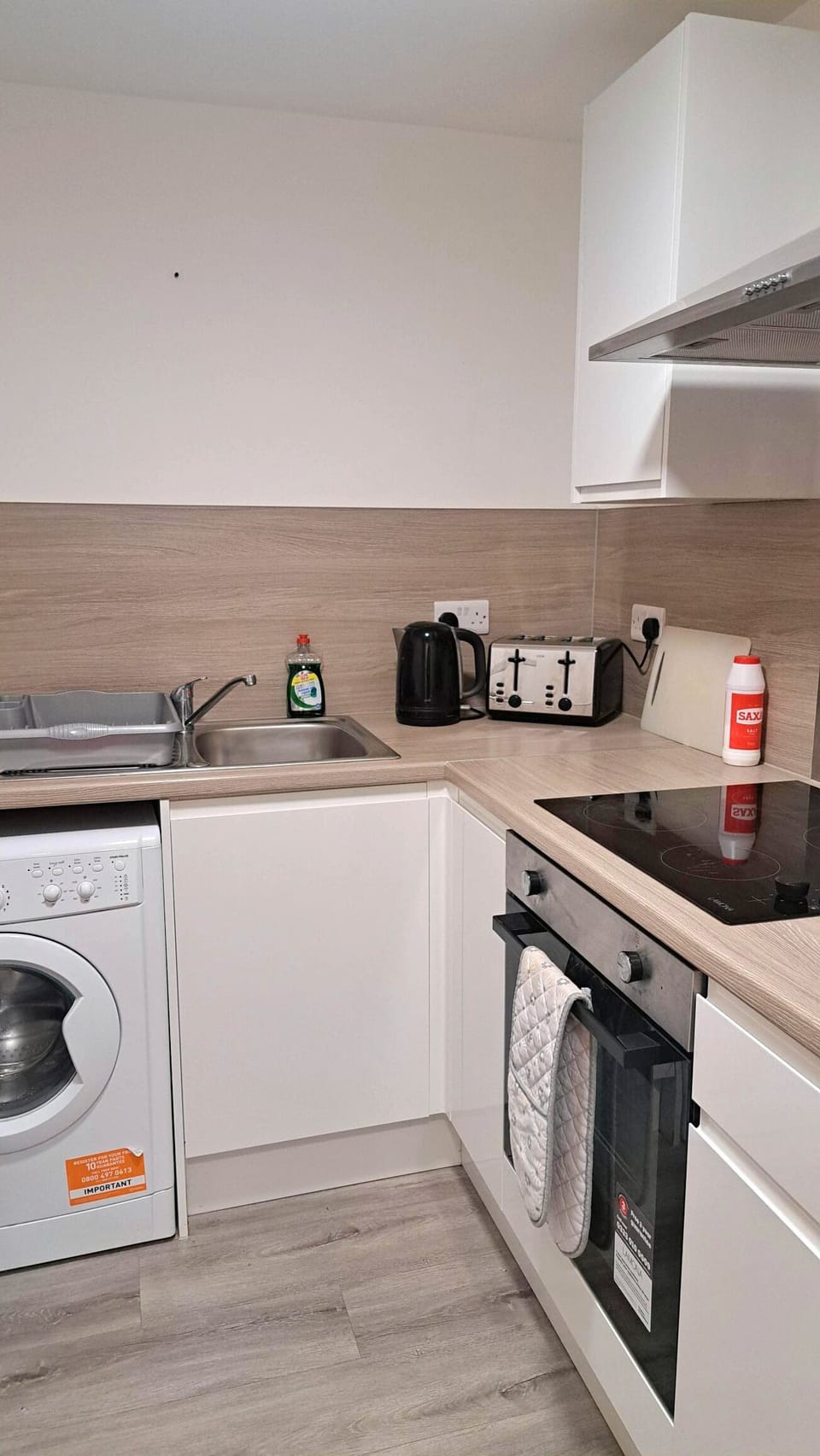 Basic Apartment | Private kitchen | Microwave, oven, stovetop, toaster