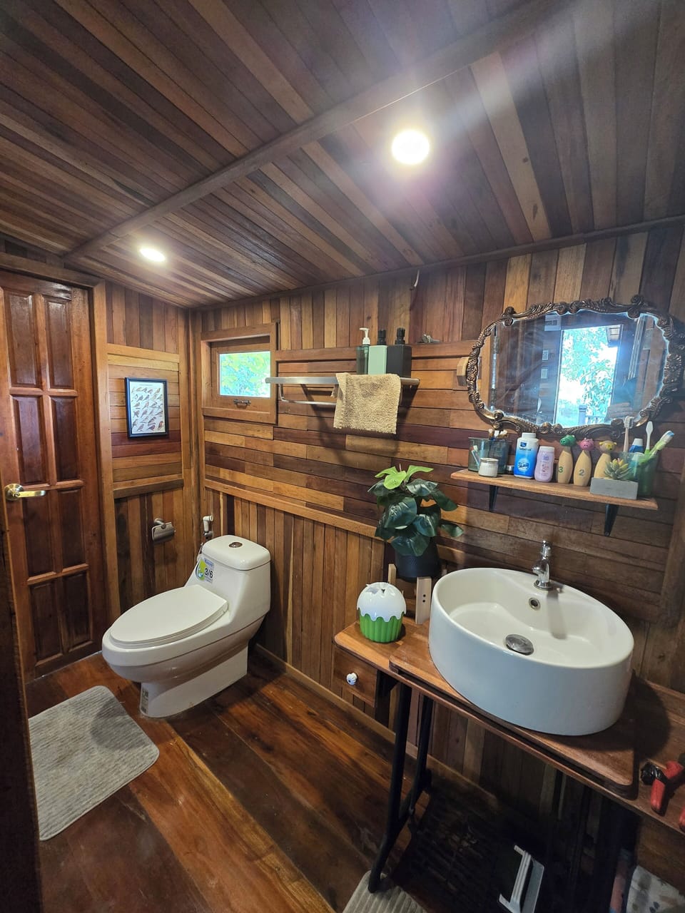 Tree House, Non Smoking, Mountain View | Bathroom | Towels, soap, shampoo, toilet paper