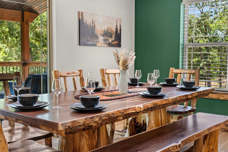 Cabin, Multiple Beds, Mountain View (207 Meadow Song Way) | Dining