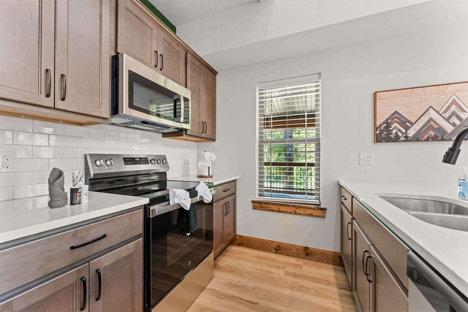 Cabin, Multiple Beds, Mountain View (207 Meadow Song Way) | Private kitchen