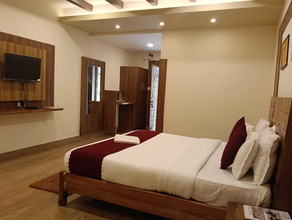 Superior Double Room, Garden View | WiFi (free)