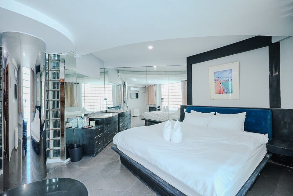 Deluxe Room | WiFi (free), bed sheets
