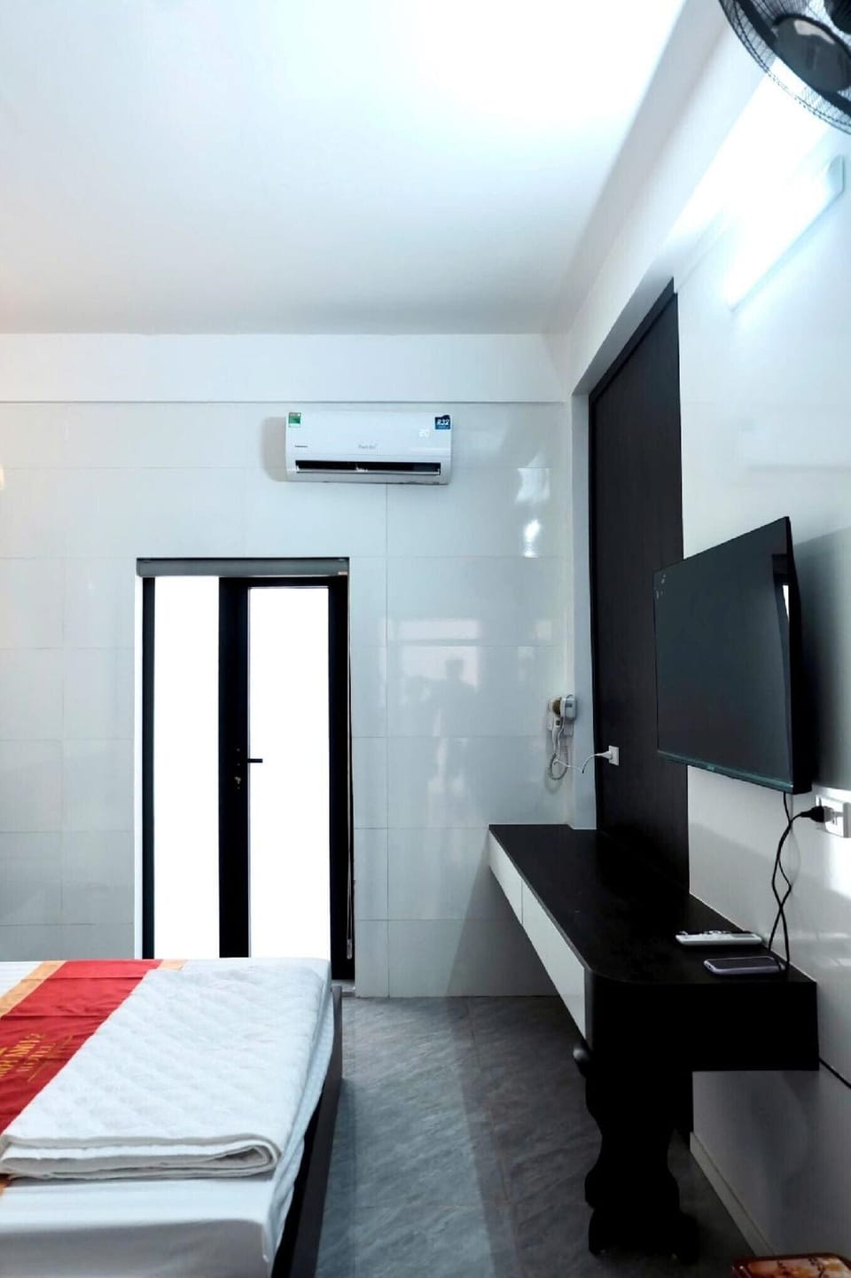 Deluxe Double Room | Desk, WiFi (free), bed sheets
