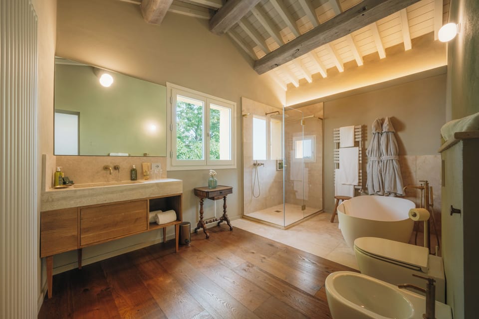 Deluxe Suite, Garden View | Bathroom | Hair dryer, slippers, towels, soap