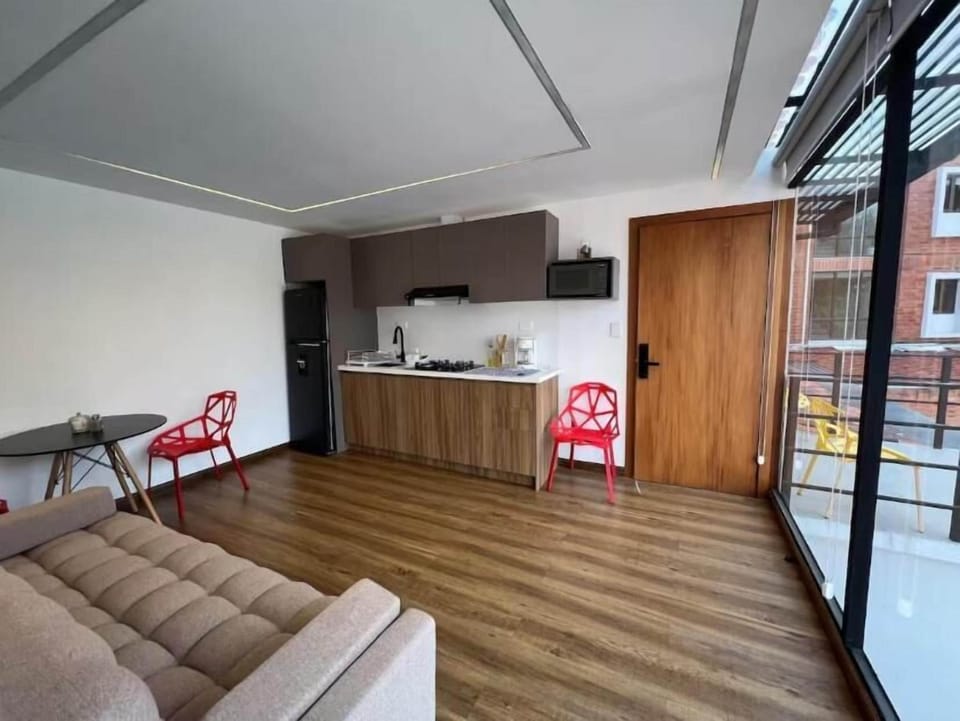 Deluxe Suite, Balcony, City View | Interior