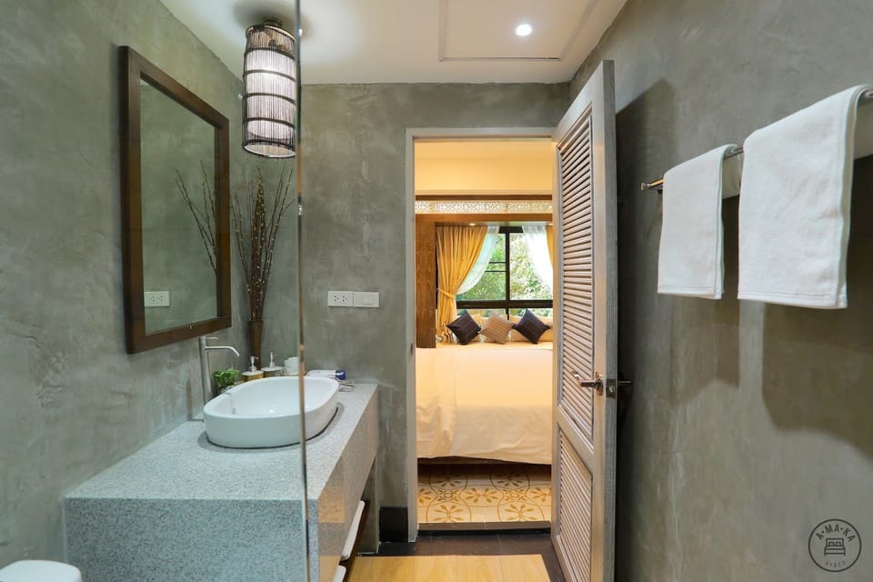 Deluxe Room | Living room | Flat-screen TV
