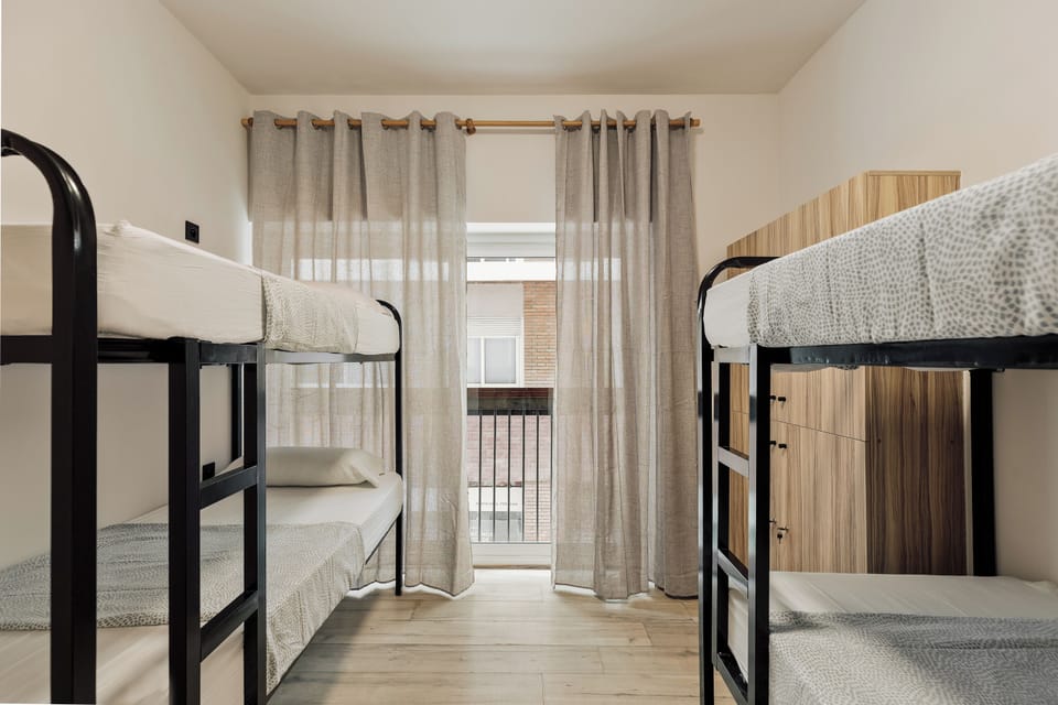Basic Shared Dormitory, Mixed Dorm, Non Smoking