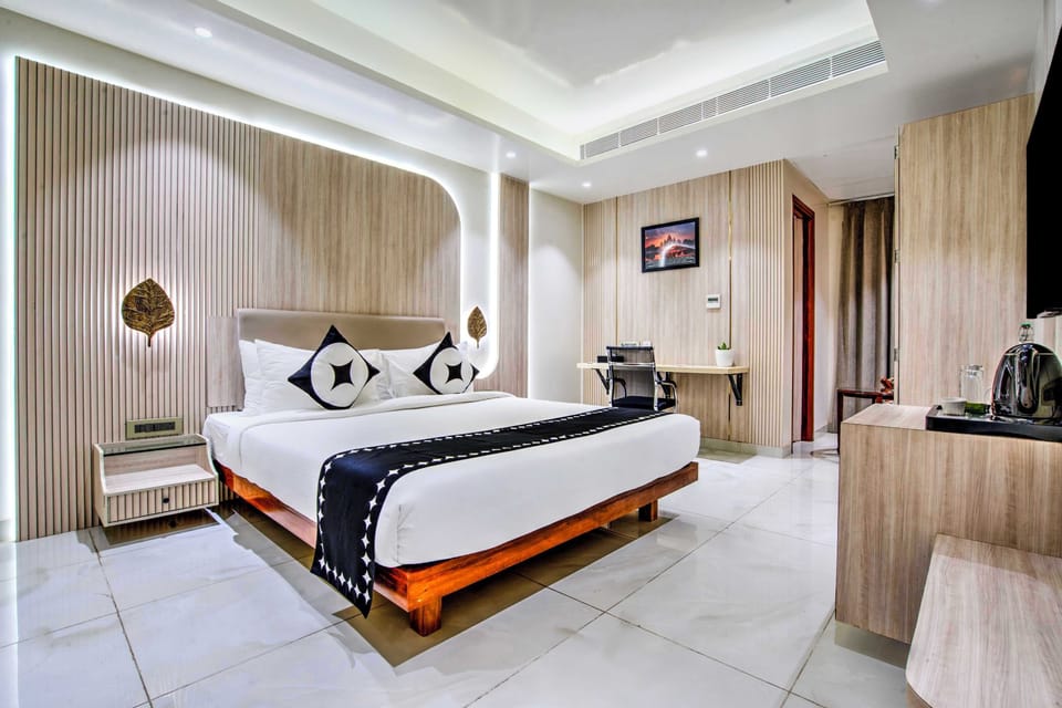 Desk, WiFi (free), bed sheets