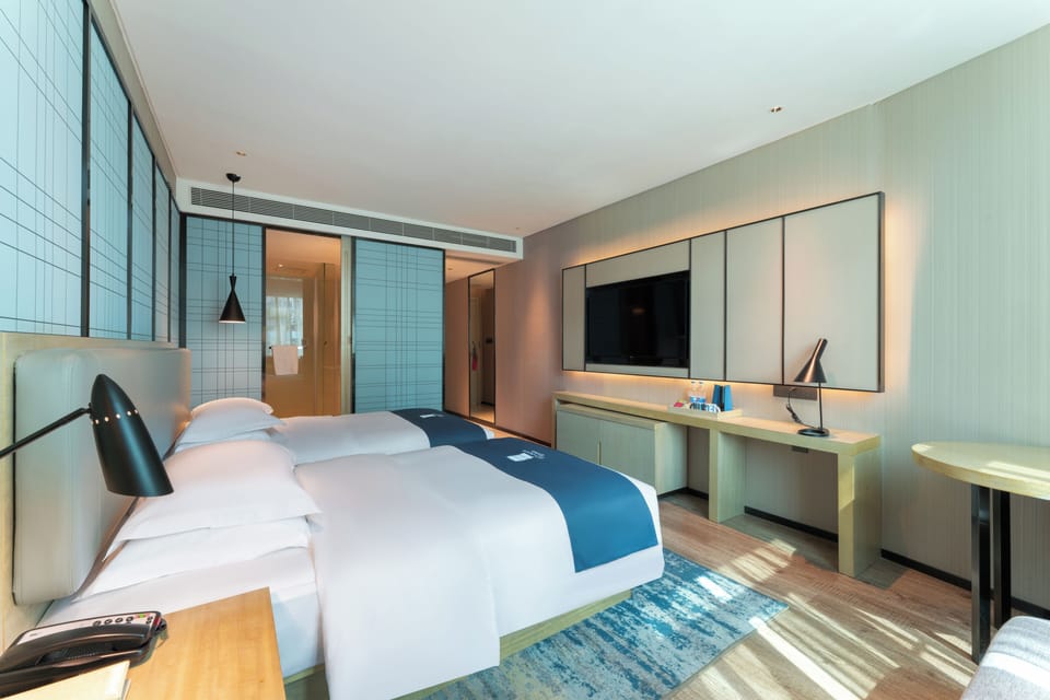 Superior Twin Room, City View | Desk, laptop workspace, blackout drapes, soundproofing
