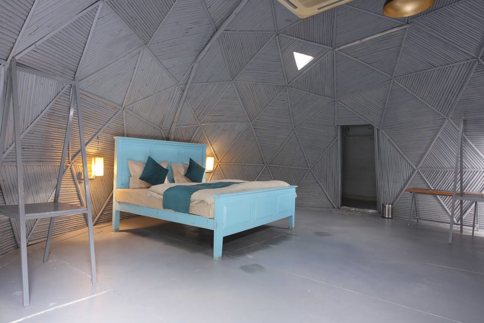 Desk, bed sheets