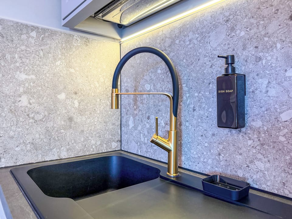 Penthouse, City View | Private kitchen
