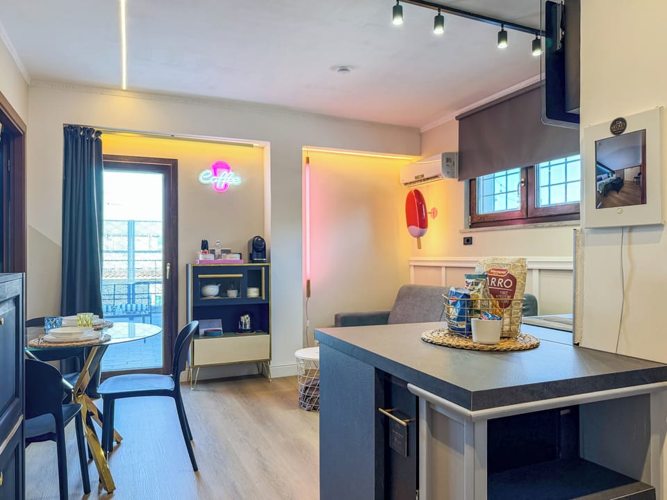 Penthouse, City View | Living area