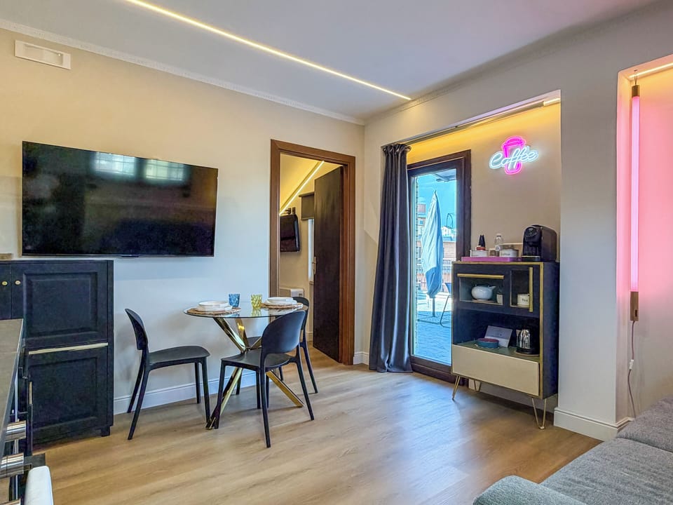 Penthouse, City View | Living area