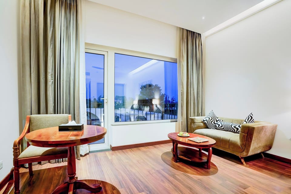 Suite, Pool View | Living area | 32-inch flat-screen TV with cable channels