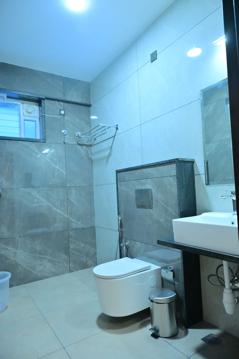 Shower, designer toiletries, hair dryer (on request), towels