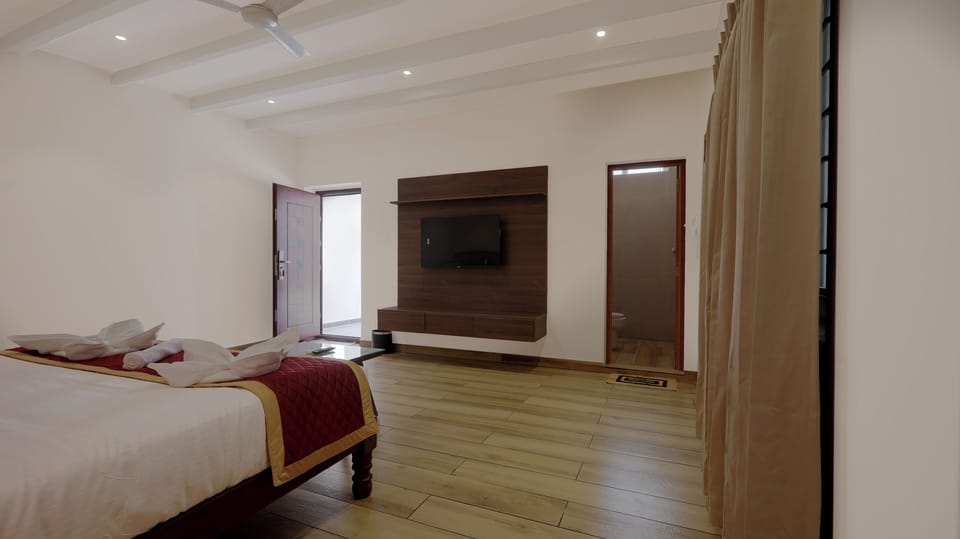 Standard Room, City View | Desk, laptop workspace, WiFi (free)