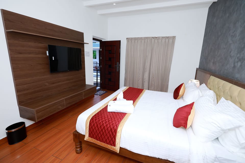 Premium Room, City View | Desk, laptop workspace, WiFi (free)