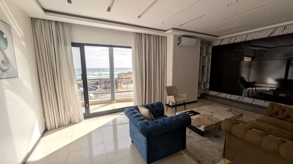 Apartment, 2 Bedrooms, Balcony, Sea View | Living area