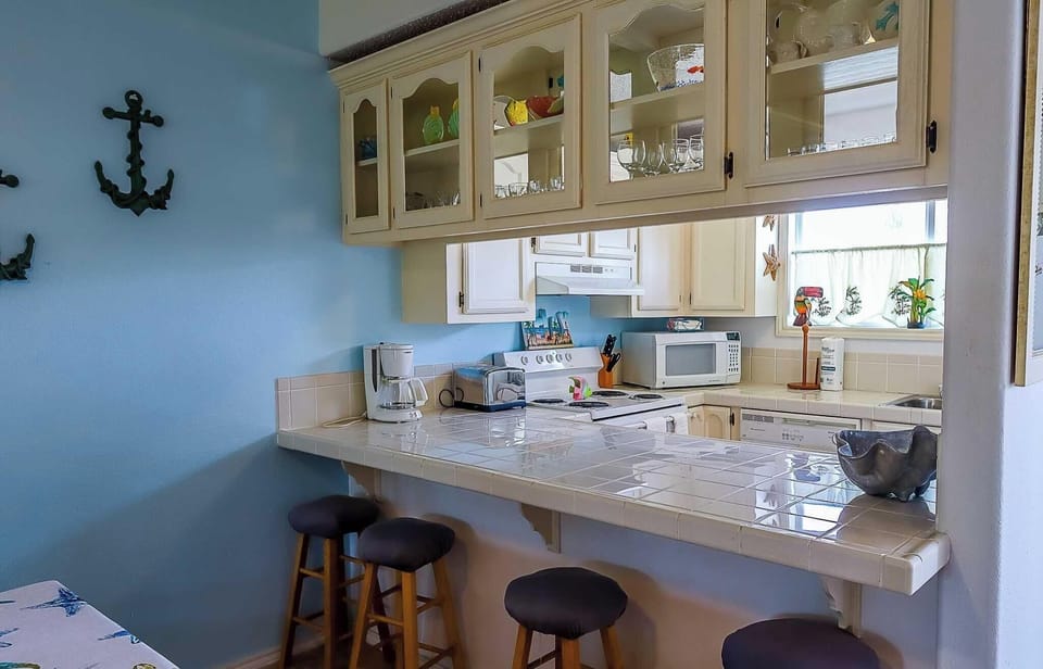 Condo, 2 Bedrooms | Private kitchen | Coffee/tea maker, fridge, oven, toaster