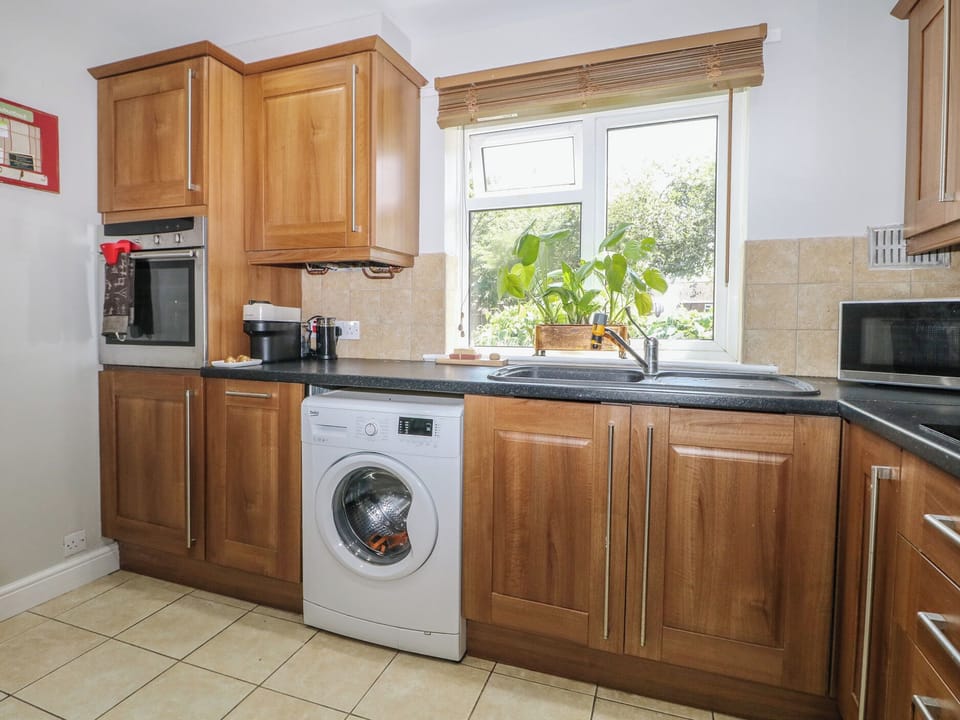 Dishwasher, cookware/dishes/utensils