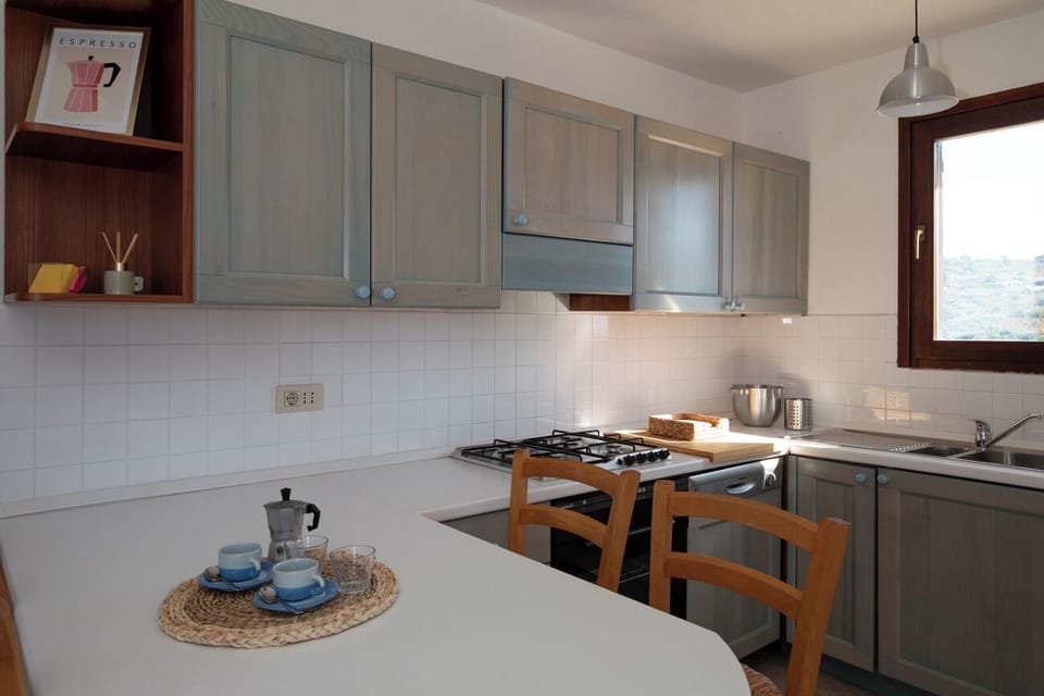 Apartment, 1 Bedroom, Sea View | Private kitchen | Electric kettle