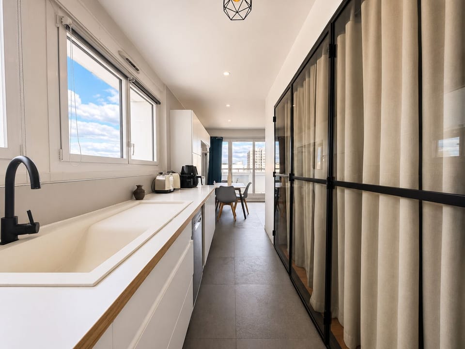 Apartment | Private kitchen | Fridge, oven, stovetop, dishwasher
