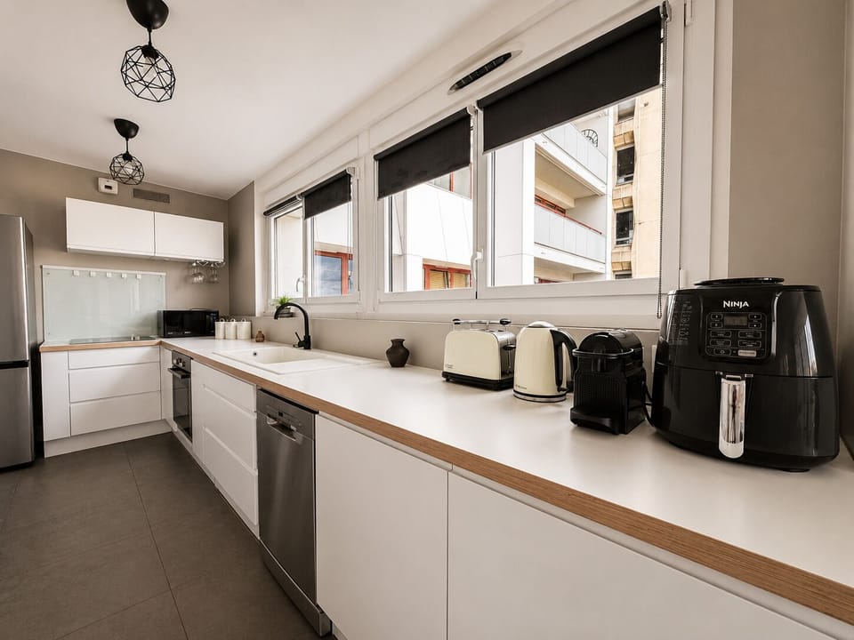 Apartment | Private kitchen | Fridge, oven, stovetop, dishwasher