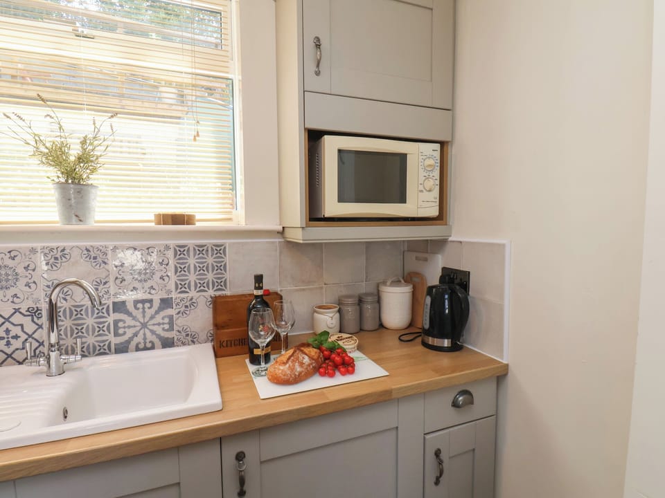 Dishwasher, cookware/dishes/utensils