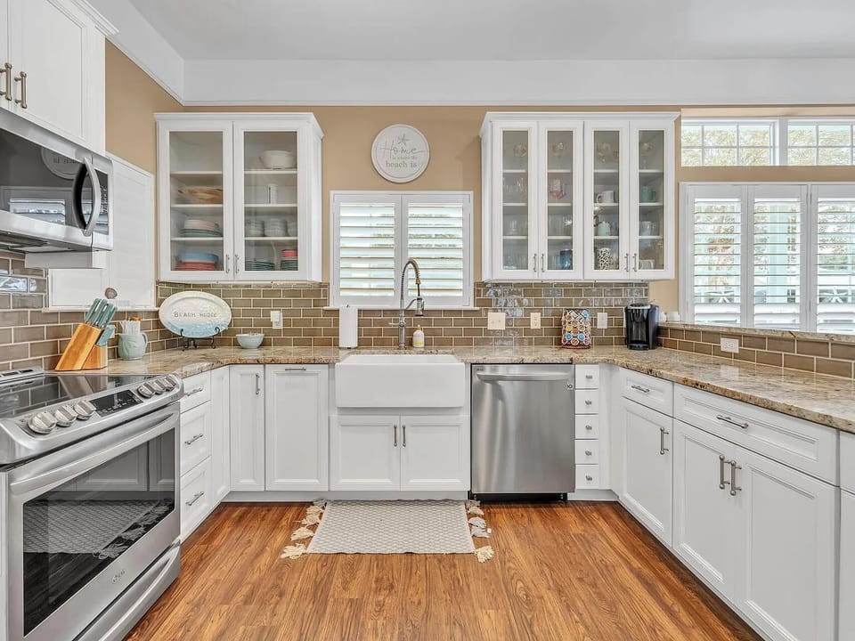 House, Multiple Beds (Fancy Nancy's Beach House) | Private kitchen