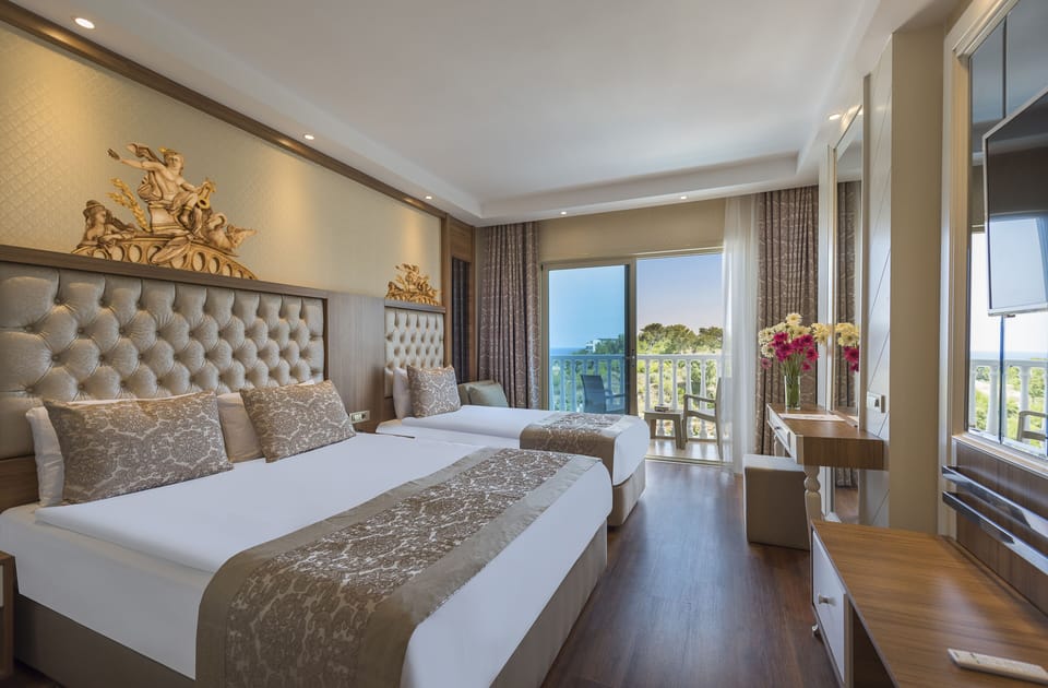 Premium bedding, minibar, in-room safe, WiFi (free)