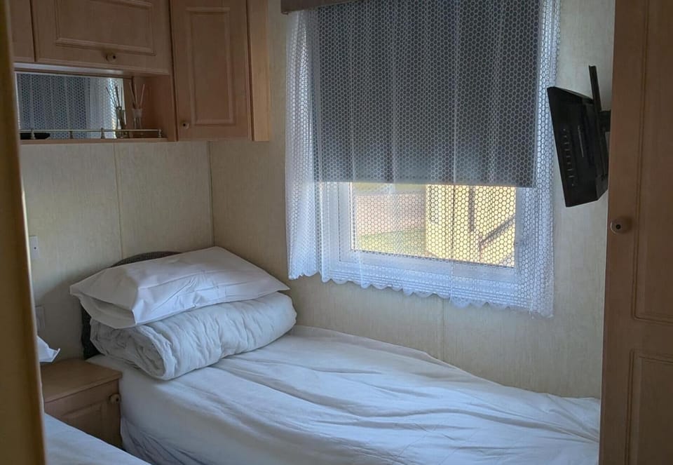 3 bedrooms, iron/ironing board, bed sheets