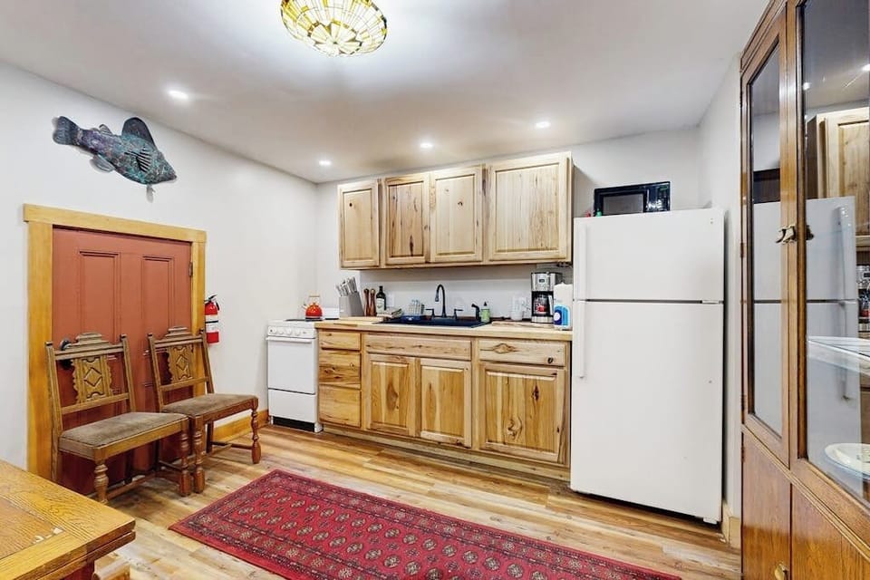 Apartment, Multiple Beds, Garden View (Boothbay Harbor House) | Private kitchen