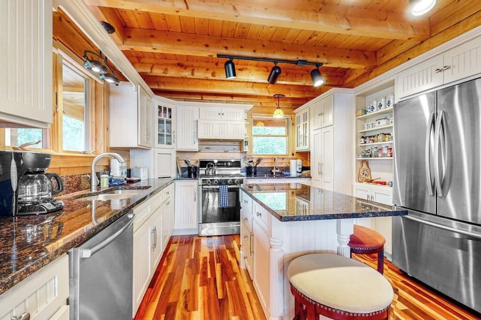 House, Multiple Beds (Tranquil Haven) | Private kitchen