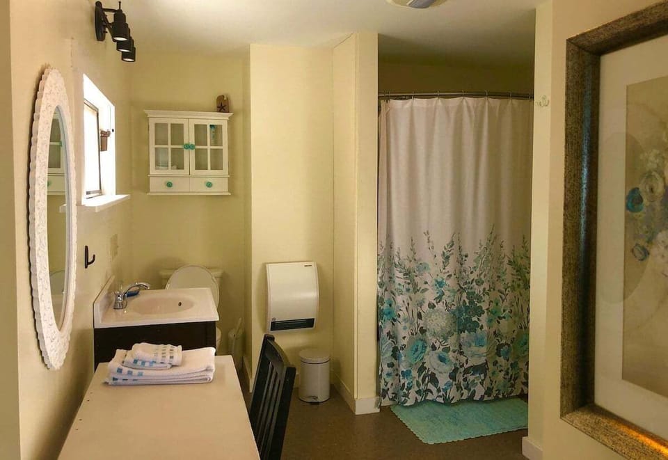Apartment, Multiple Beds (Windows on the Sea) | Bathroom | Towels