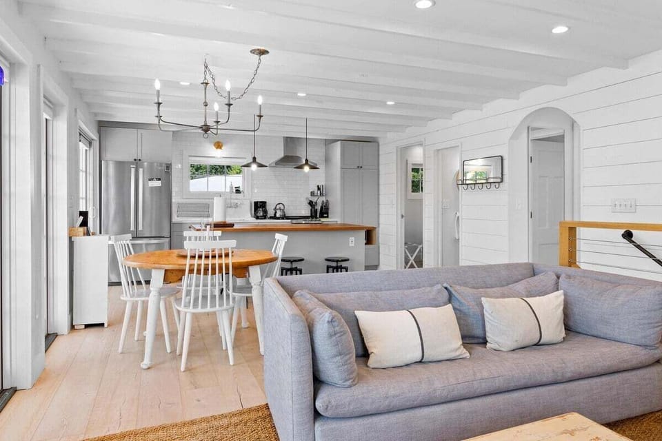 House, Multiple Beds (Harborside Cottage) | Living area