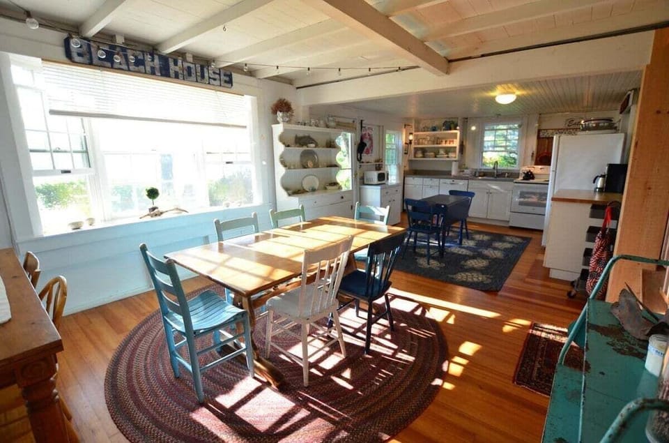 House, Multiple Beds, Beach View (Berry Cottage) | 4 bedrooms, individually decorated, individually furnished, bed sheets