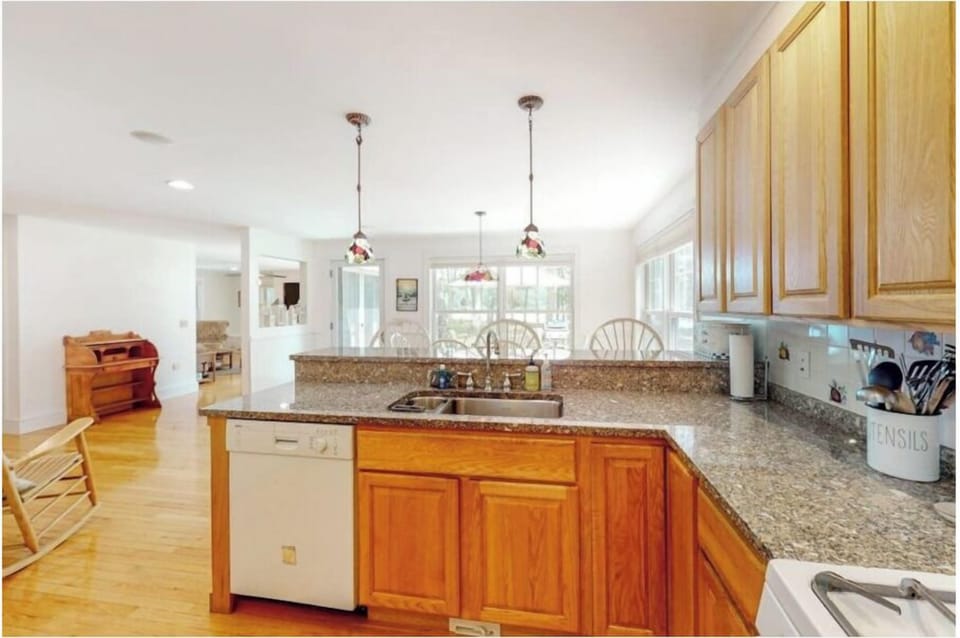 House, Multiple Beds, Garden View (Four Seasons) | Private kitchen