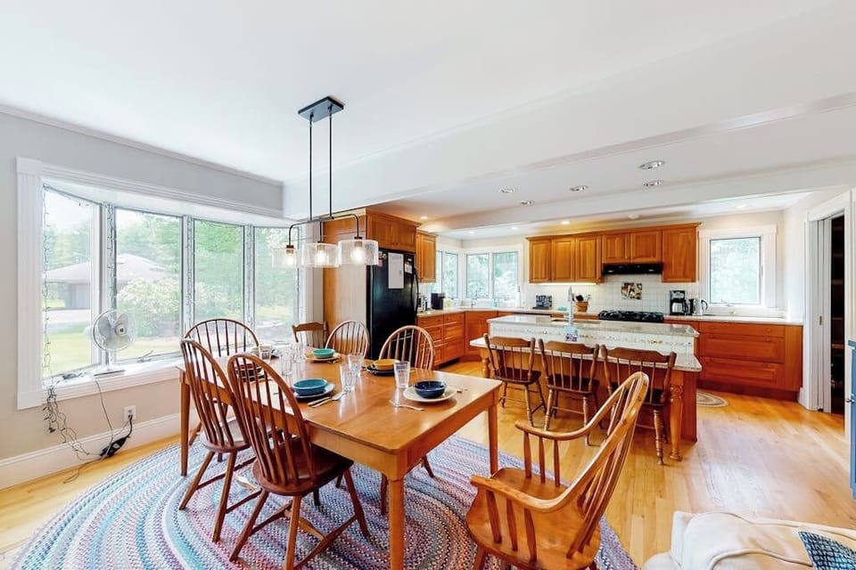 House, Multiple Beds, Garden View (Miller Creek Cove Retreat) | 4 bedrooms, individually decorated, individually furnished, bed sheets