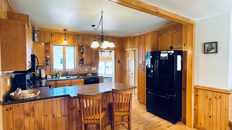 House, Multiple Beds (Lake & Trail Landing) | Private kitchen