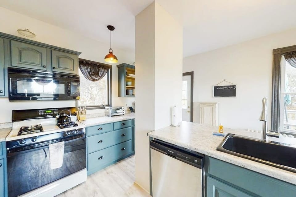 House, Multiple Beds (Boothbay Haven) | Private kitchen