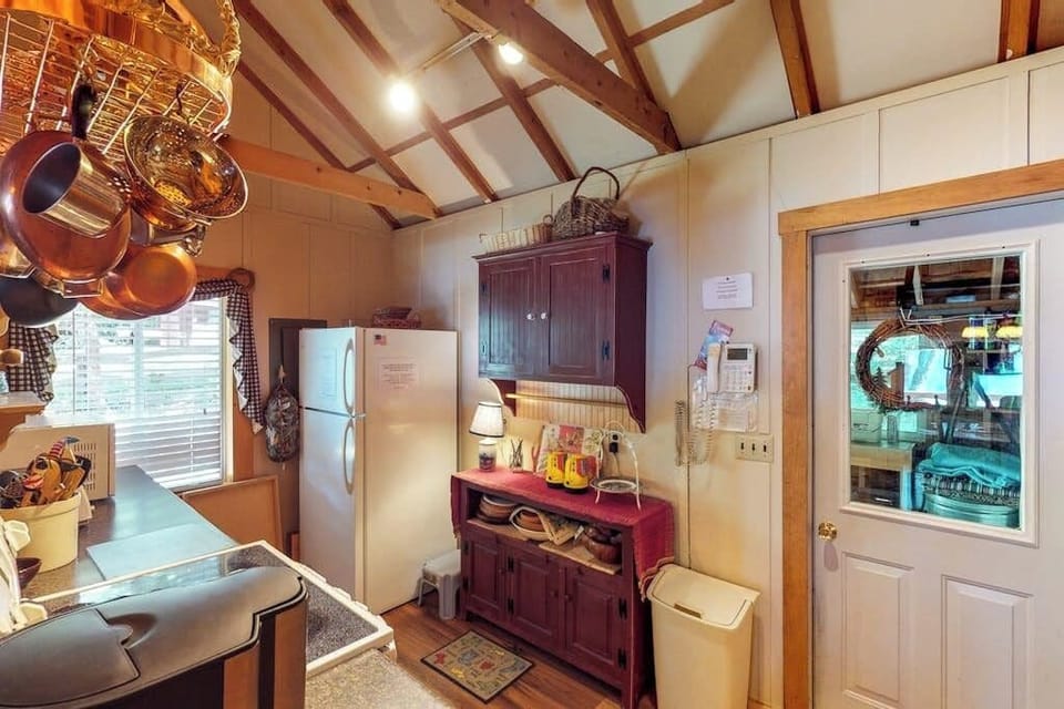 Cabin, Multiple Beds, Kitchen (Pebble Cove) | Private kitchen