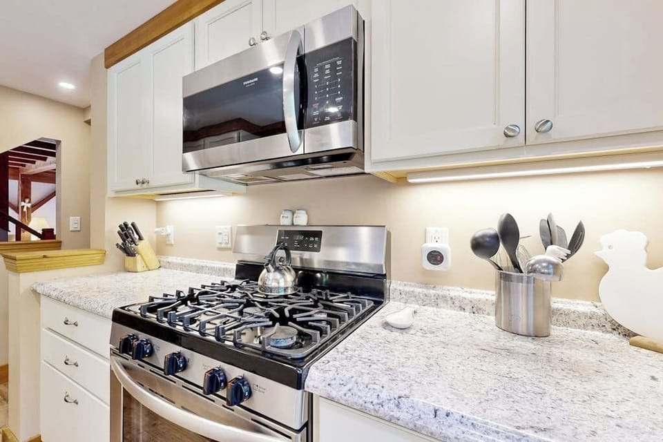 Cabin, Multiple Beds, Garden View (Romley House) | Private kitchen