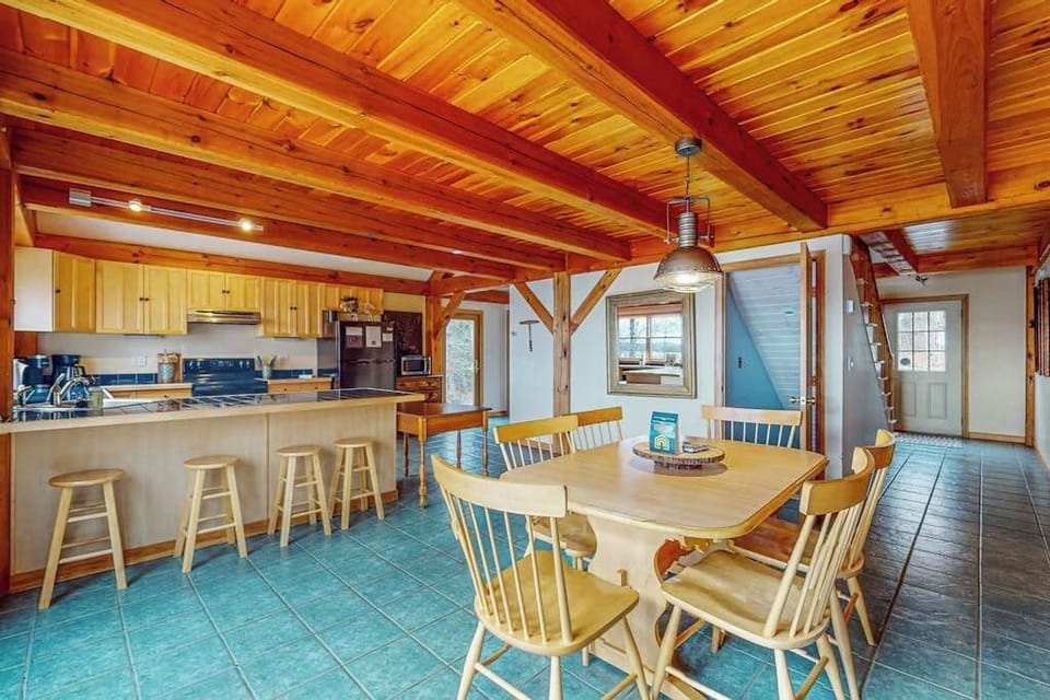 House, Multiple Beds (Moosehead Lodge) | 3 bedrooms, individually decorated, individually furnished, bed sheets