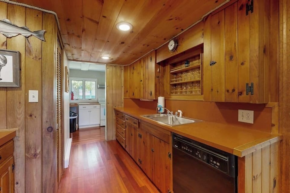 Cabin, Multiple Beds, Kitchen, Garden View (Ocean Point Colony House) | Private kitchen
