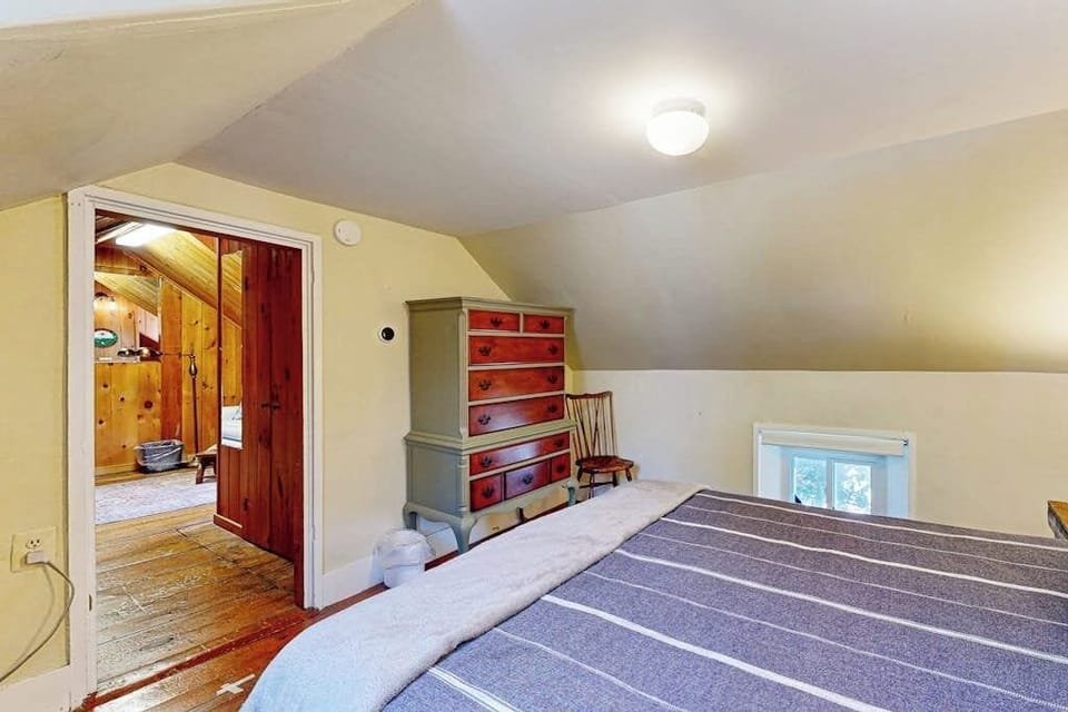 Cottage, Multiple Beds, City View (Head of the Harbor I) | 1 bedroom, individually decorated, individually furnished, bed sheets