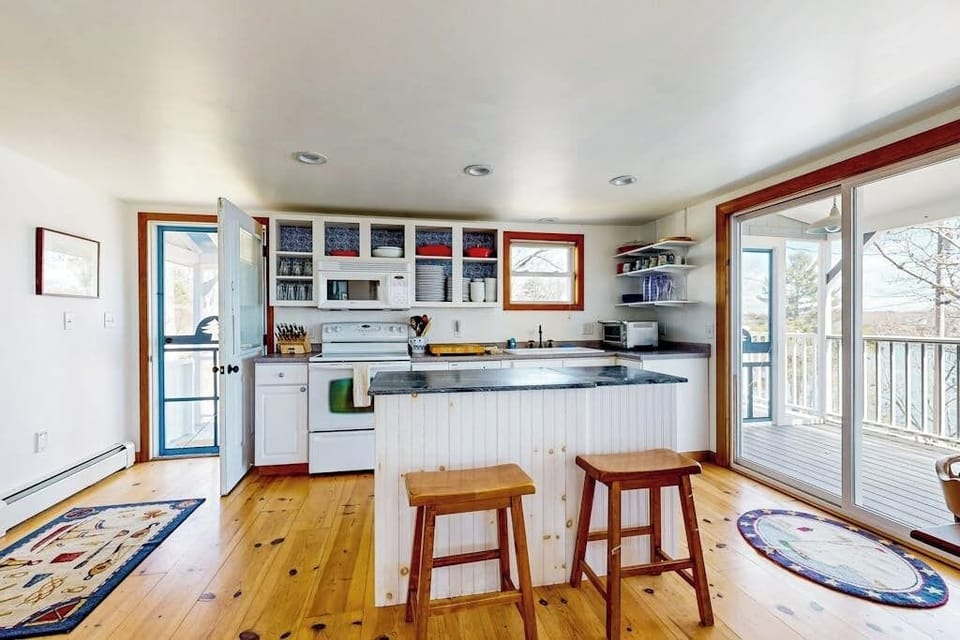 House, Multiple Beds (Damariscotta Vistas) | Private kitchen