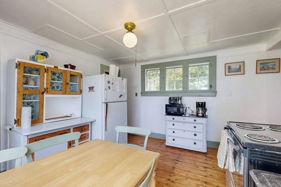 Cabin, Multiple Beds, Kitchen (Captain Kent's) | Private kitchen
