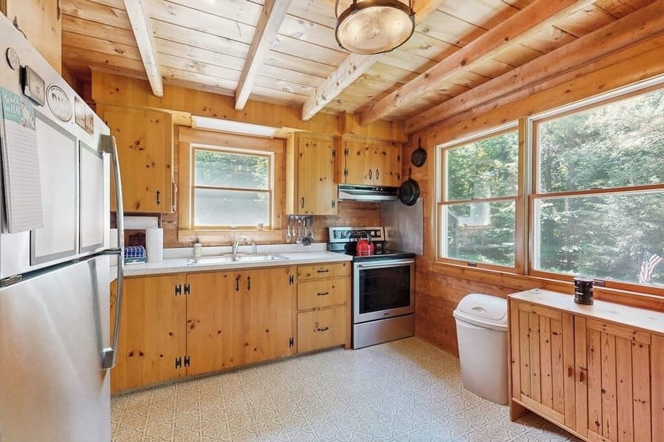 Cabin, Multiple Beds, Kitchen (Charloon Cabin) | Private kitchen