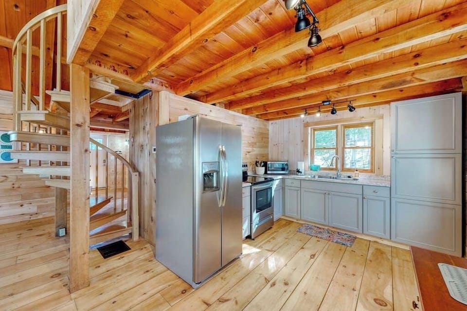 Cabin, Multiple Beds, Garden View (Camp Foxtrot) | Interior