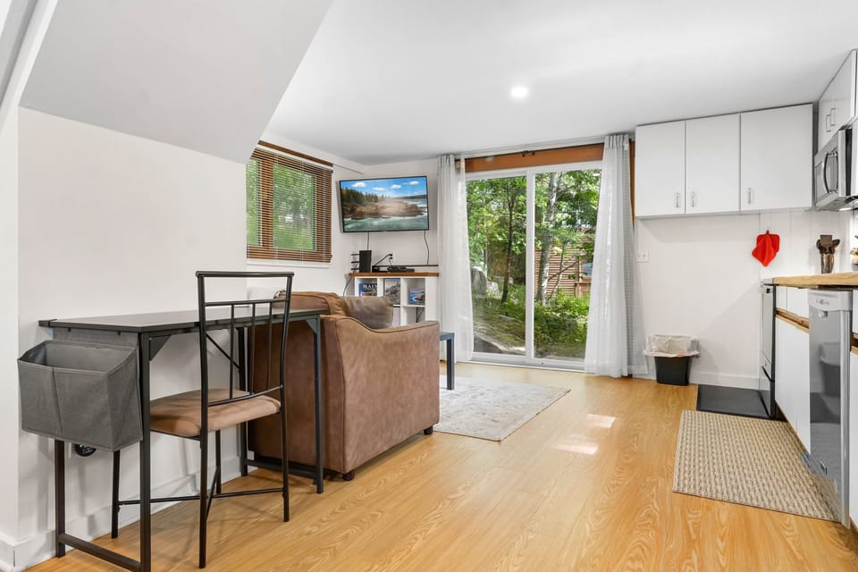 Cabin, 1 Queen Bed, Garden View (Ledgewood 11A) | Interior